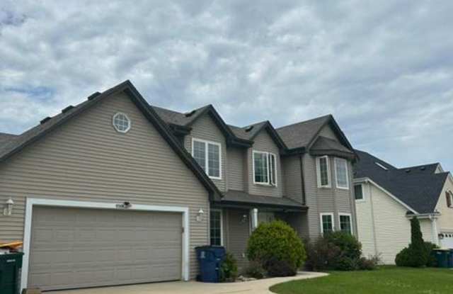 4 Bedroom Single Family Home Gallery 1