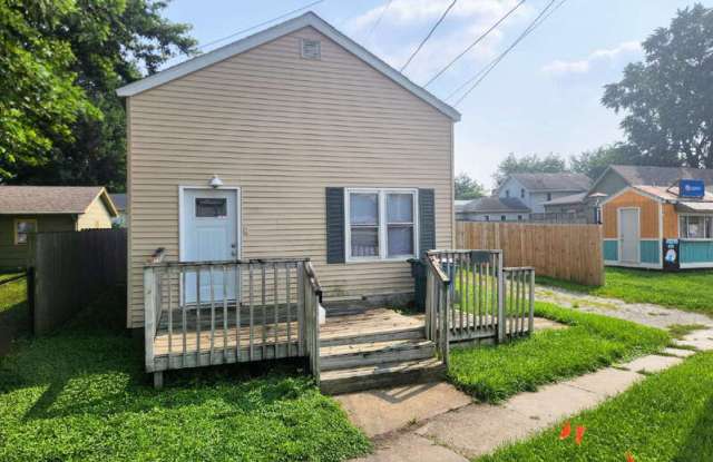 103 Railroad St SE - 103 Railroad Street Southeast, Bondurant, IA 50035