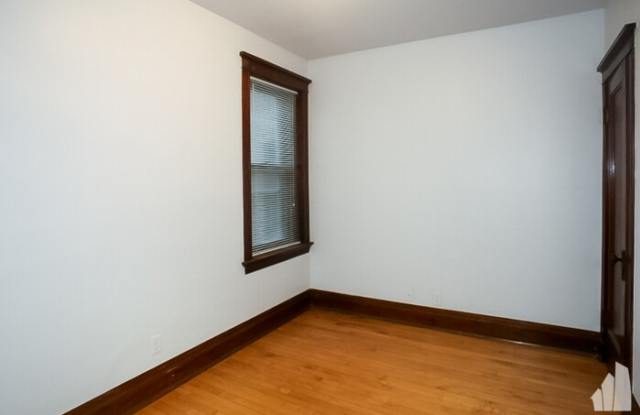 1303 West Eddy Street Gallery 4