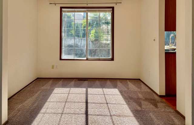 4 Bed / 2.5 Bath Education hill in Redmond 2-story home $4,095/month Gallery 4