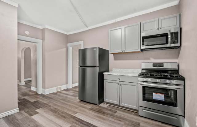 Stunning 3 bedroom home in Aliquippa available November 1! Gallery 1