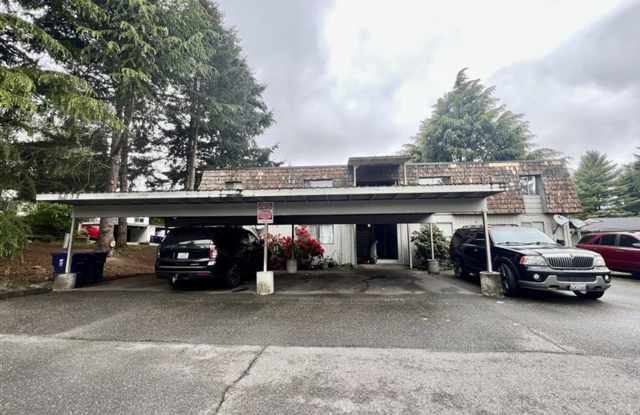 Upper-Floor Unit in Fourplex near Tacoma Mall photos photos