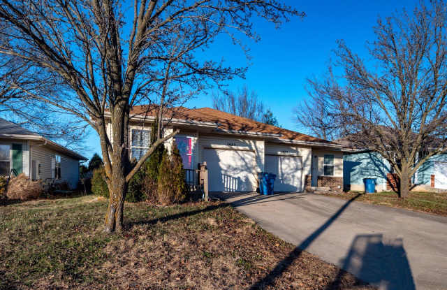 LEASING - 1425 West Rainey Street, Ozark, MO 65721