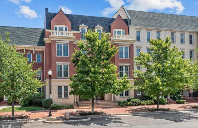 2109 MAIN LINE Gallery 3