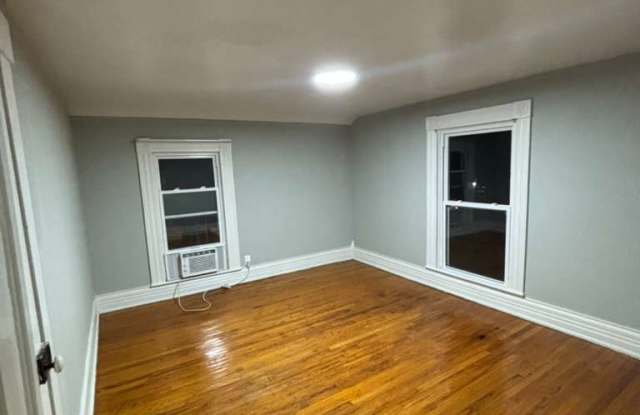 371 North Mulberry Street - 2 photos photos