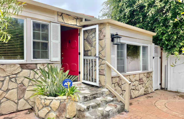 Gorgeous home in a hidden valley with extra room for office or guest bedroom photos photos