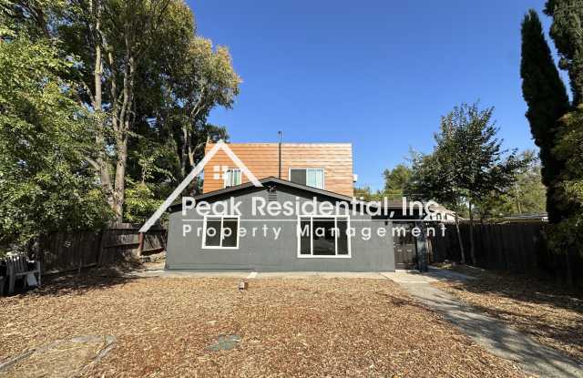 Spacious 2bd/1ba Lower Apartment with 1 Car Garage photos photos