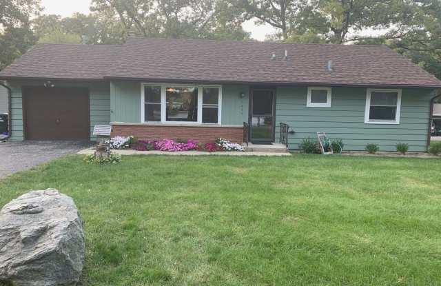 5411 W Lake Shore Drive - 5411 West Lake Shore Drive, McHenry County, IL 60097