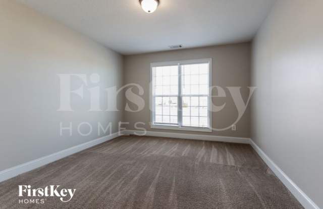 114 Colonial Court Gallery 4