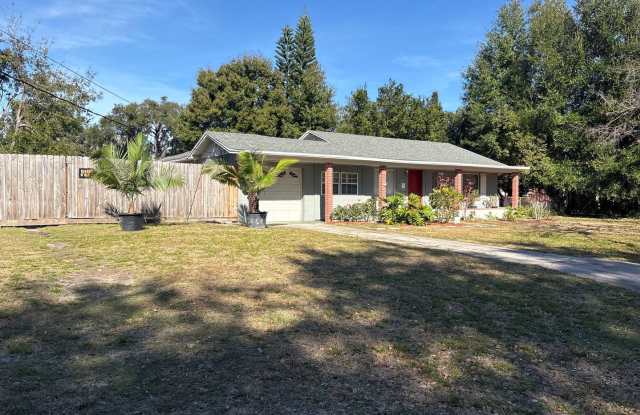 Charming 2 Bedroom Home on a Spacious Corner Lot! photos photos