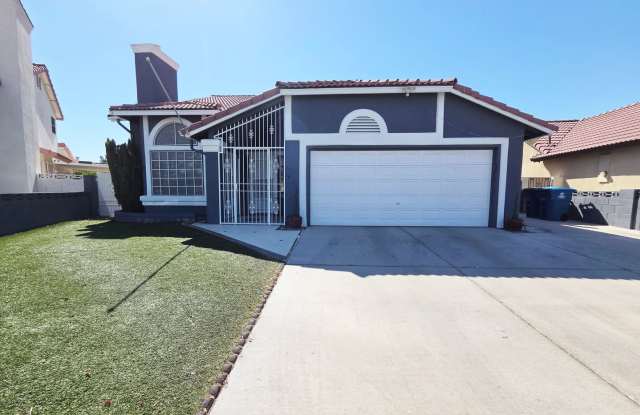 Spacious 4BR Home with Updated Primary Bath Gallery 1