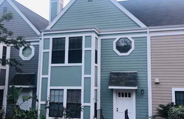 Benicia's 3 Bedrooms  2.5 Bathrooms Townhouse, Water/Sewer/Trash Paid by HOA - 707 Military East, Benicia, CA 94510