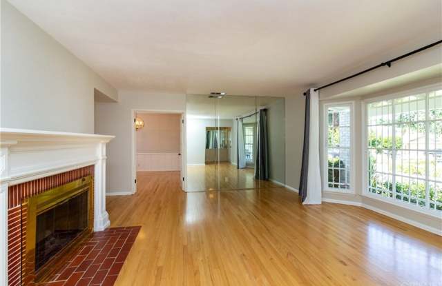 4845 Gaviota Avenue Gallery 4