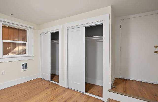 FULLY REMODELED 1/1. In Unit W/D! Dishwasher! Plentiful Closet Space Gallery 3