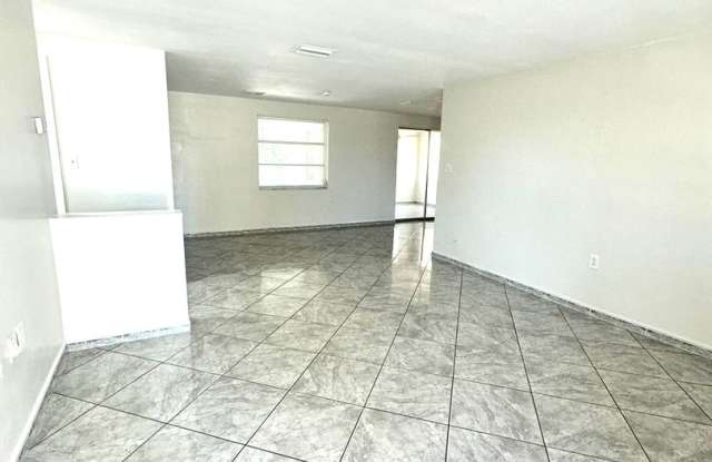 2/2 Single-family home AVAILABLE NOW! photos photos