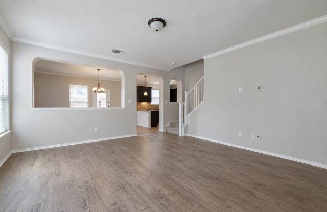 Like New in Georgetown! Spacious 3-Bedroom Home with Large Backyard Gallery 4