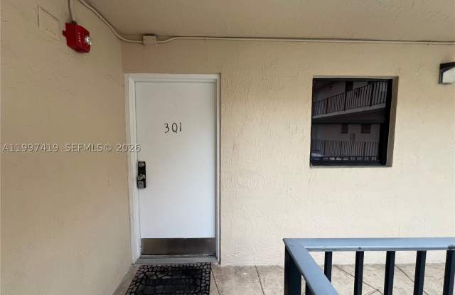 7125 Bay Dr Gallery 3