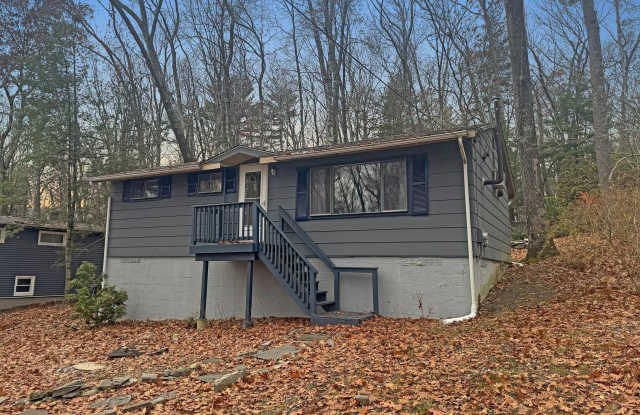 173 Outer Drive - 173 Outer Drive, Birchwood Lakes, PA 18328