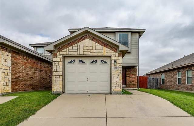 827 Hickory Street - 827 Hickory Street, Burleson, TX 76028
