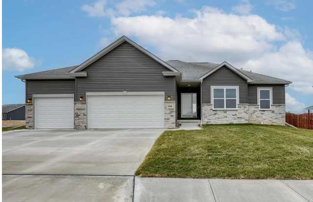 Spacious Ranch Home  5 Bedrooms  3 Bathrooms  3,163 Finished Sq Ft photos photos