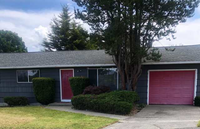 471 SW 10th Avenue - 471 SW 10th Ave, Oak Harbor, WA 98277