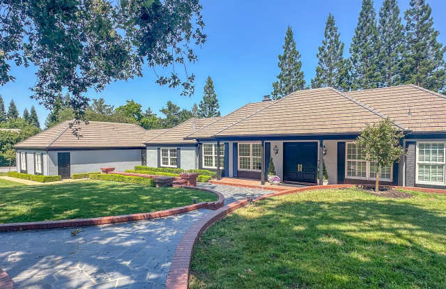 Exceptional Executive Estate With Pool and Tennis Court photos photos