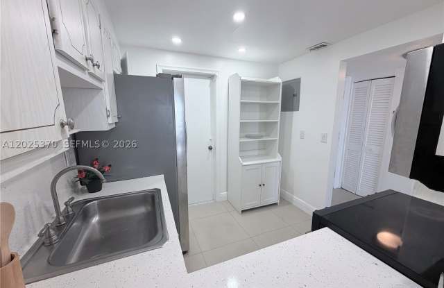 1825 S Ocean Dr Gallery 3