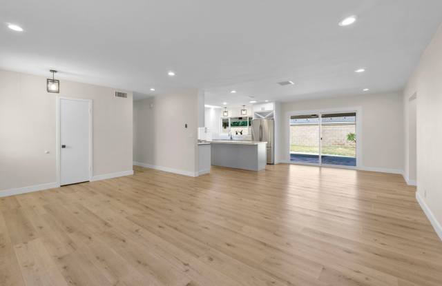 Recently Remodeled Single Family Home with Large Lot Gallery 4