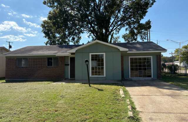 Awesome home with lots of space and storage! photos photos