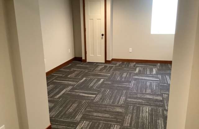 Updated 8-Bedroom House in Dinkytown! Gallery 3
