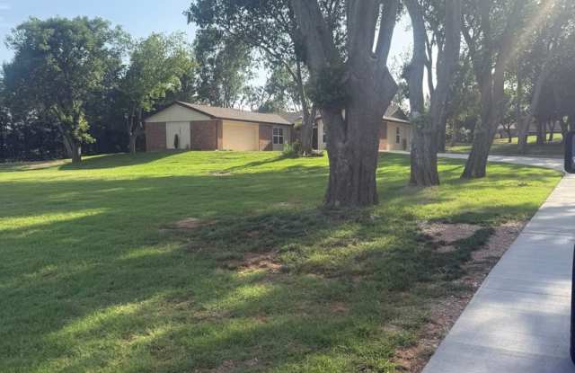 Beautiful Home on 1.25 Acres in Edmond for Lease photos photos Beautiful Home on 1.25 Acres in Edmond for Lease photos photos