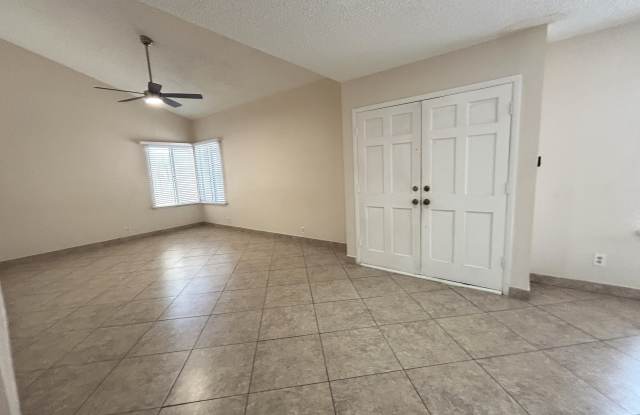4014 W CHRISTY Drive Gallery 2
