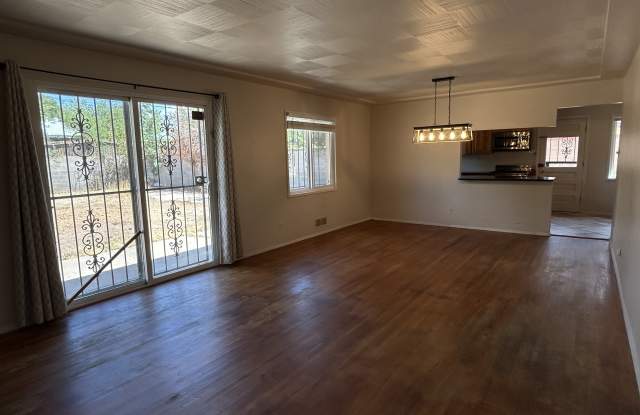2712 Palomas Drive Northeast Gallery 2