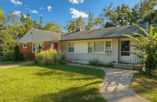 2136 Washtenaw Ave photos photos