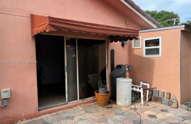 15005 SW 64th St photos photos