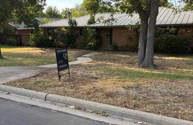 3 Bedroom 2 Bathroom Old Town Georgetown Home Gallery 1
