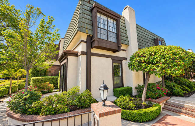 Luxury Living on Prestigious South Orange Grove Boulevard Gallery 1