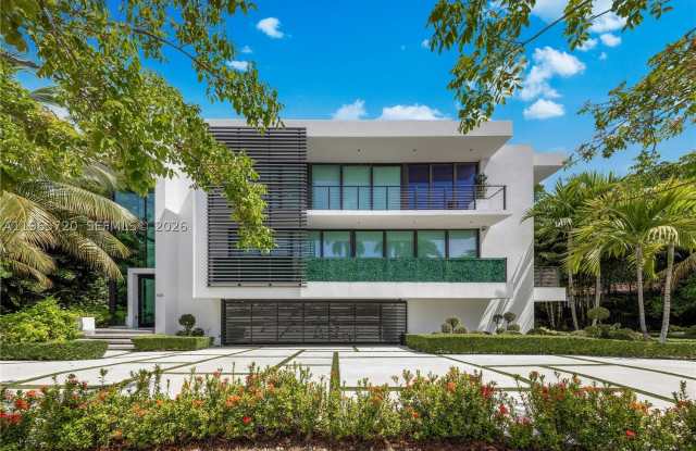 420 N Hibiscus Dr Gallery 1