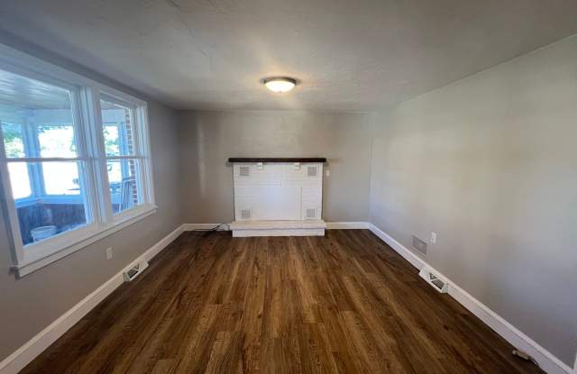 Newly Renovated 3 Bedroom Home Gallery 4