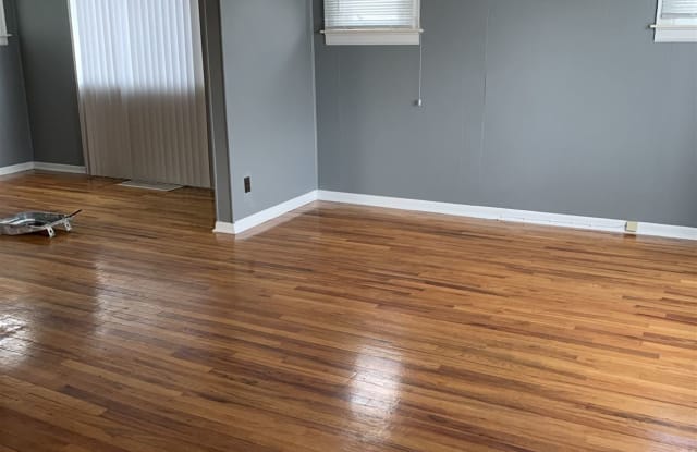 20733 Negaunee St - 20733 Negaunee Street, Southfield, MI 48033