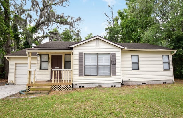 2220 Corrine Dr. - 2220 Corrine Drive, Orlando, FL 32803