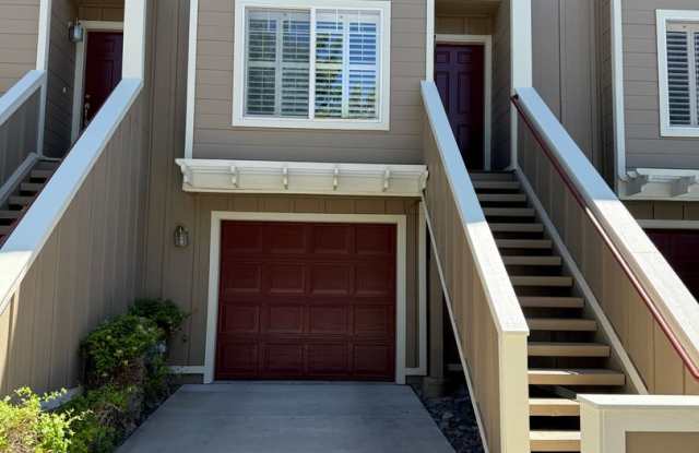 Great Townhome 2 bed 2 1/2 bath 2 car tandem garage. photos photos