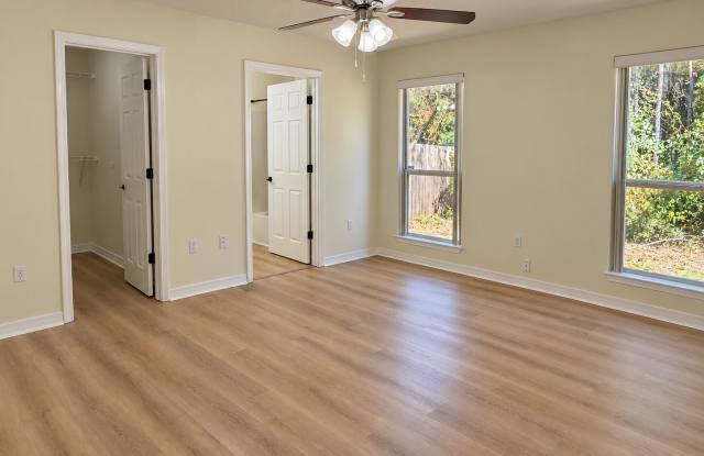 7646 Duval Street Gallery 4