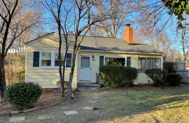 Renovated 2 BR Convenient to Battleground photos photos