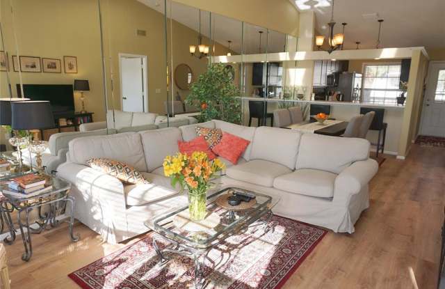 225 SUN VISTA COURT N Gallery 4