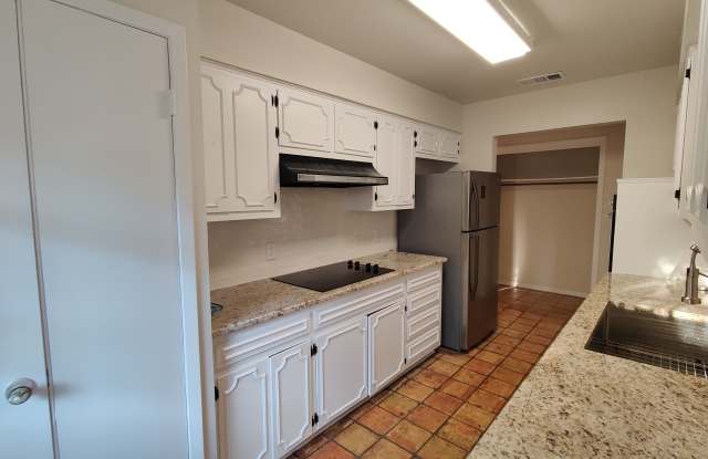5641 Walzem Road Gallery 2