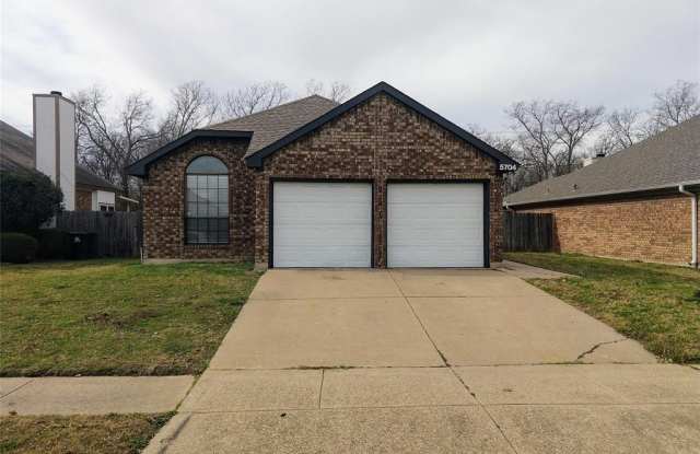 5704 Congressional Drive - 5704 Congressional Drive, Arlington, TX 76018