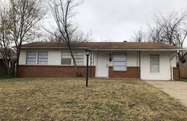 Spacious 4-bedroom, 1-bath home photos photos