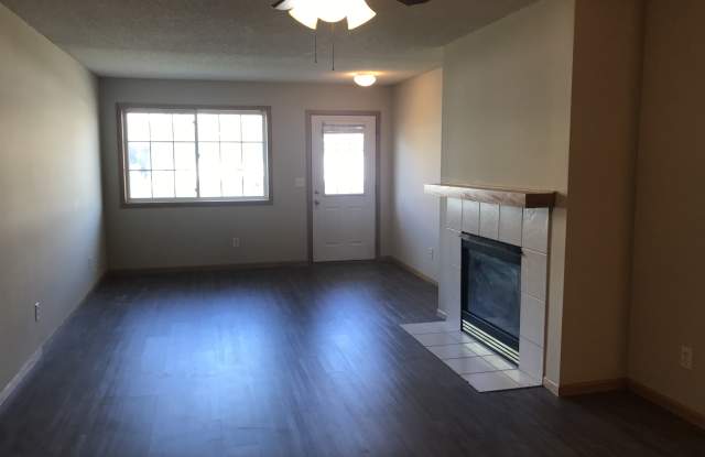 17550 Gillette Way Gallery 2