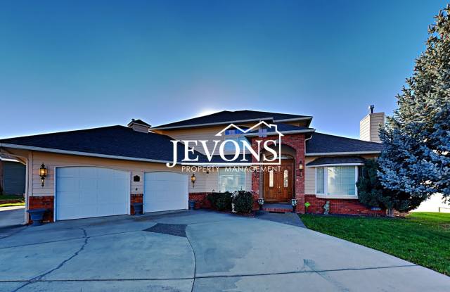 Spacious 2-story home with office space and a beautiful large backyard, located near Pacific Northwest University! photos photos